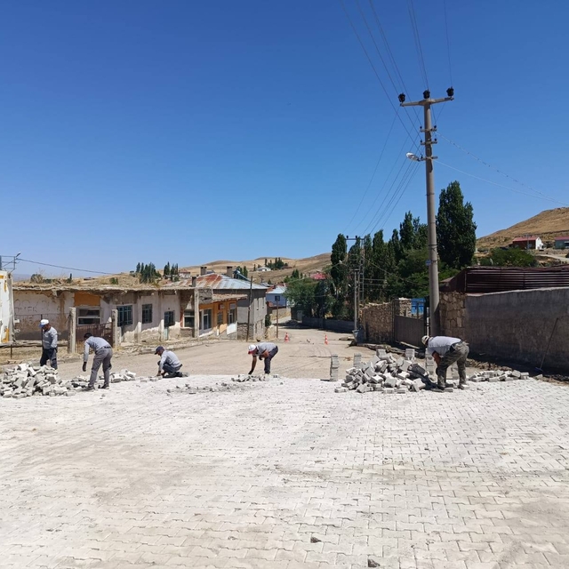 Ulaş'ta kilit parke çalışmaları devam ediyor