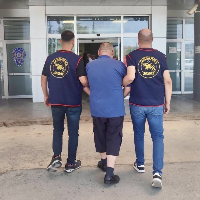 Eskişehir'de 25 yıl 10 ay kesinleşmiş hapis cezası bulunan firari hükümlü y...