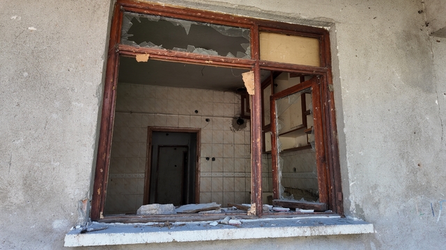 Madde bağımlılarının uğrak yeri haline gelen metruk bina nedeniyle mahalleli tedirgin