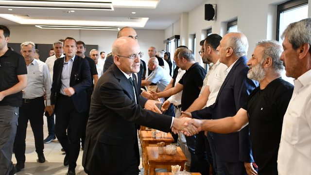 Ağabeyi vefat eden Hazine ve Maliye Bakanı Şimşek, Batman'da taziyeleri kabul etti