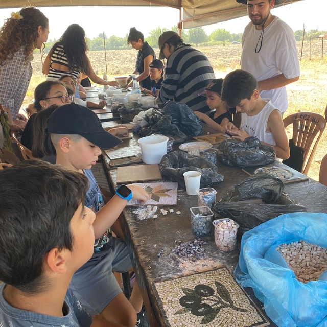 Erzin'de çocuklar Epiphaneia Antik Kentini ziyaret etti