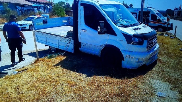 Boyabat'ta otomobille çarpışan pikabın sürücüsü yaralandı