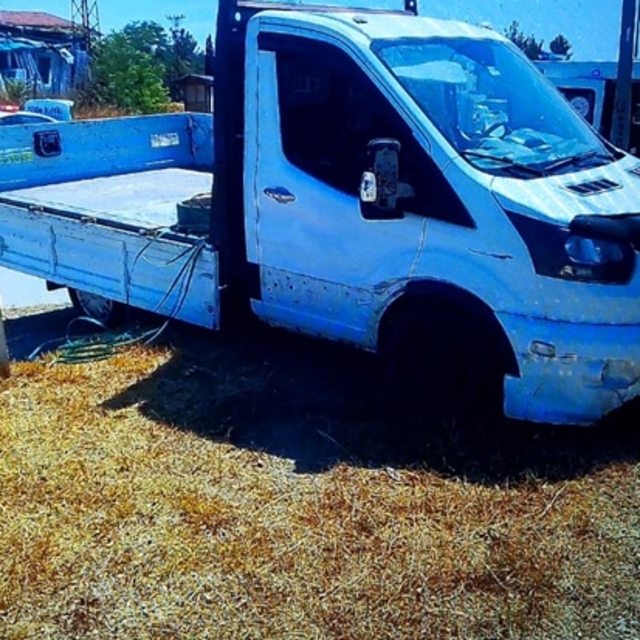 Boyabat'ta otomobille çarpışan pikabın sürücüsü yaralandı