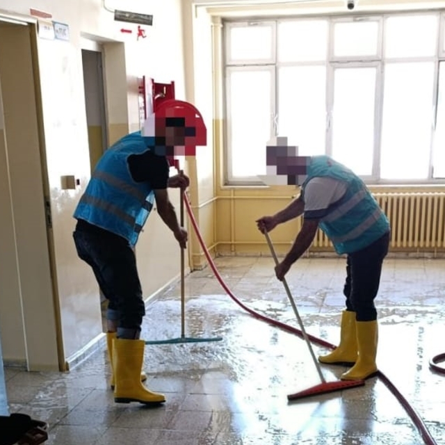 Bingöl'de yükümlülerden okul temizliği