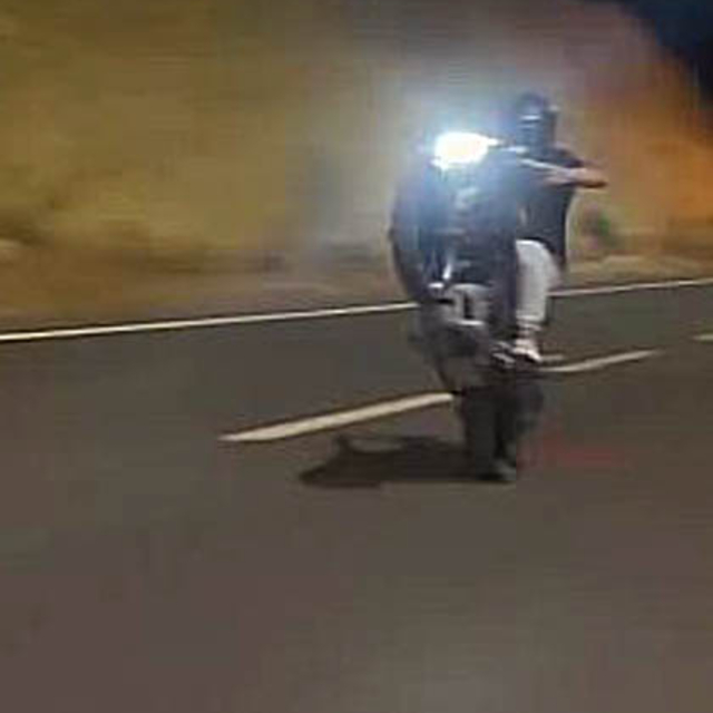 Motosikletiyle trafiğe tehlikeye atan sürücüye 20 bin lira ceza