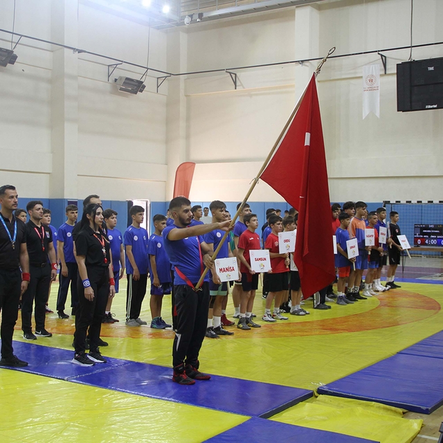Anadolu Yıldızlar Ligi Türkiye Güreş Şampiyonası, Kula'da başladı