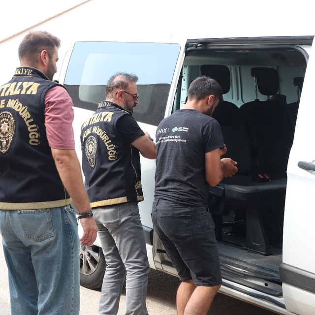 Antalya'da çeşitli suçlardan aranan 125 şüpheli yakalandı
