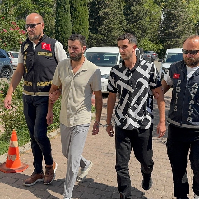 Antalya'da husumetli 2 grup arasında çıkan silahlı kavgada 1 kişi öldü, 1 k...