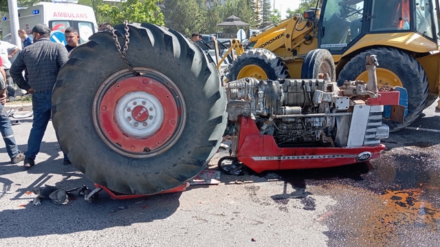 Nevşehir'de hafif ticari araçla çarpışan traktörün sürücüsü yaralandı