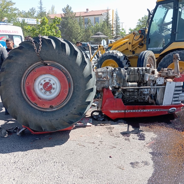 Nevşehir'de hafif ticari araçla çarpışan traktörün sürücüsü yaralandı