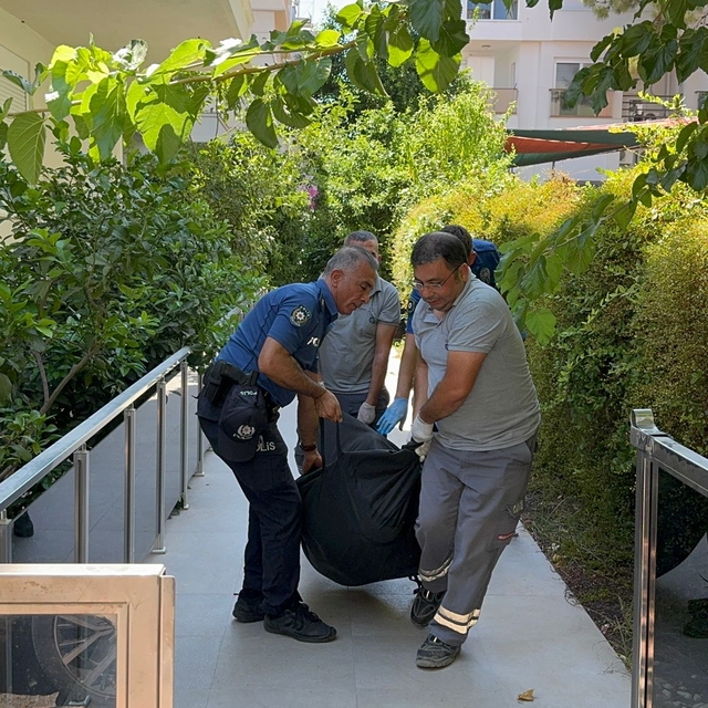 Antalya'da Rus uyruklu kişi evinde ölü bulundu