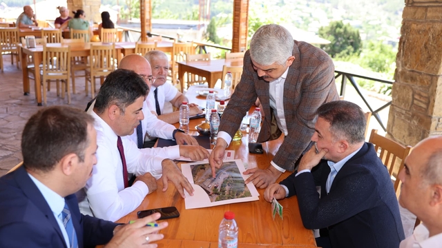 Ulaştırma ve Altyapı Bakan Yardımcısı Boyraz, Pozantı'da toplantıya katıldı