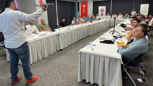 Samsun'da yeni nesil habercilik için gazetecilere dron eğitimi veriliyor