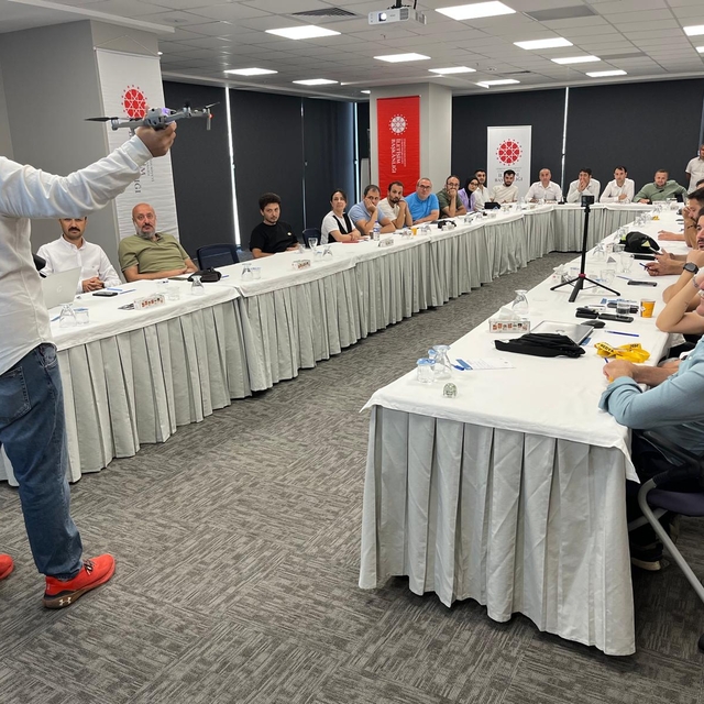 Samsun'da yeni nesil habercilik için gazetecilere dron eğitimi veriliyor
