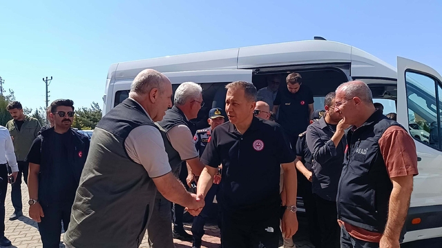 Bakan Yerlikaya: Çanakkale'deki yangında 1000 hektar alan zarar gördü