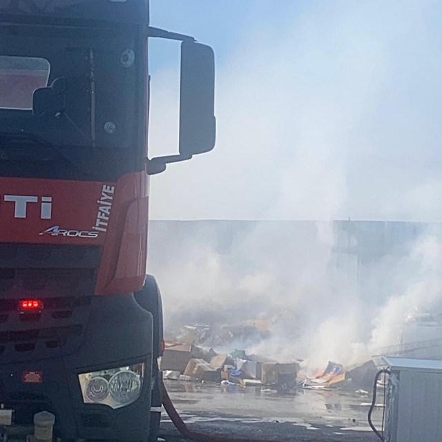 Hurda deposunda yangın