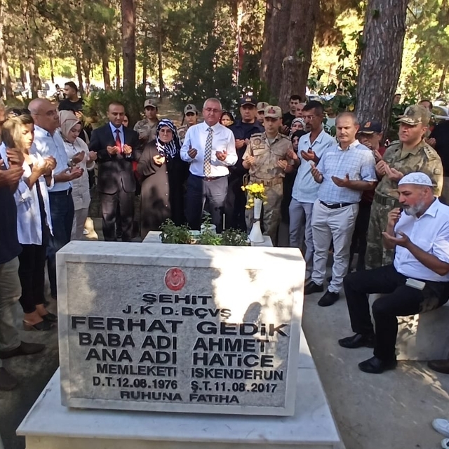 Şehit Başçavuş Ferhat Gedik, Hatay'daki mezarı başında anıldı