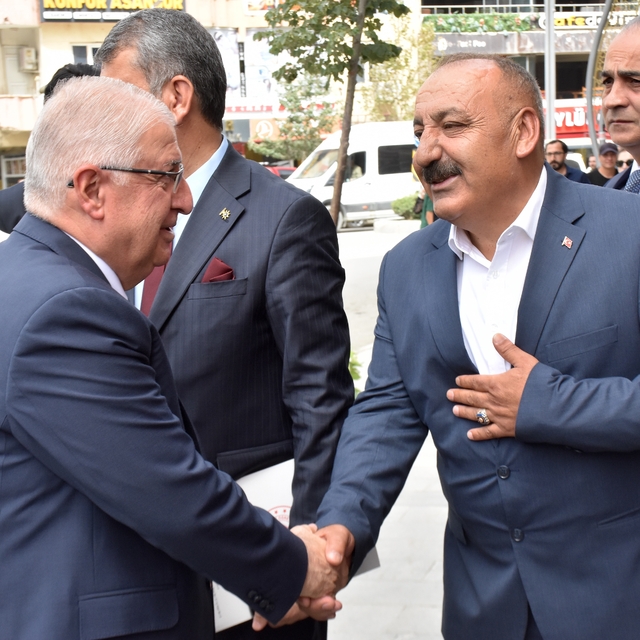 Milli Savunma Bakanı Güler Hakkari'de "Türkiye Yüzyılı Buluşmaları" program...