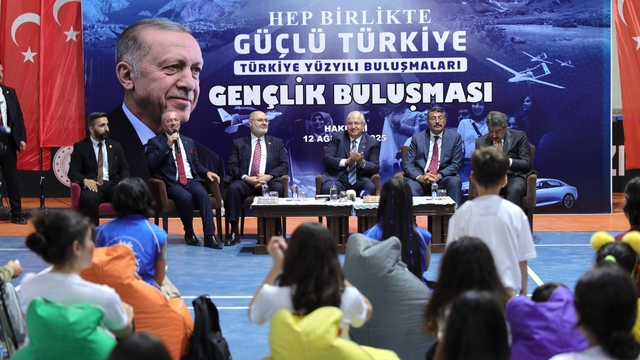 Milli Savunma Bakanı Güler, Hakkari'de "Gençlik Buluşması"nda konuştu: