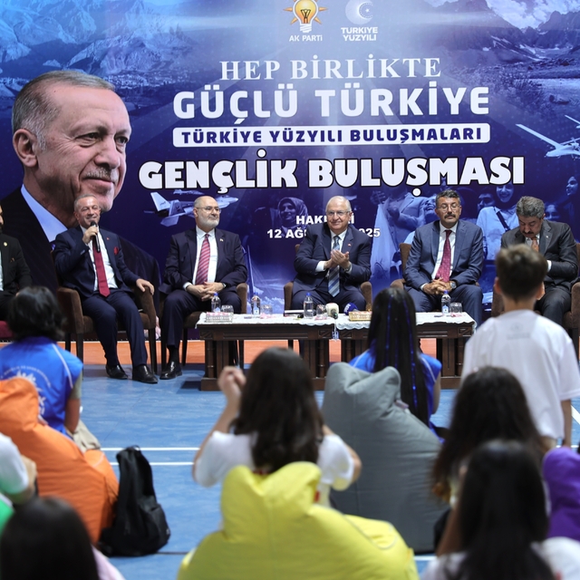 Milli Savunma Bakanı Güler, Hakkari'de "Gençlik Buluşması"nda konuştu: