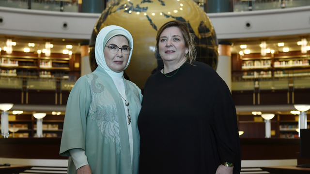 Emine Erdoğan, Gürcistan Cumhurbaşkanı Kavelashvili'nin eşiyle Millet Kütüphanesi'ni ziyaret etti
