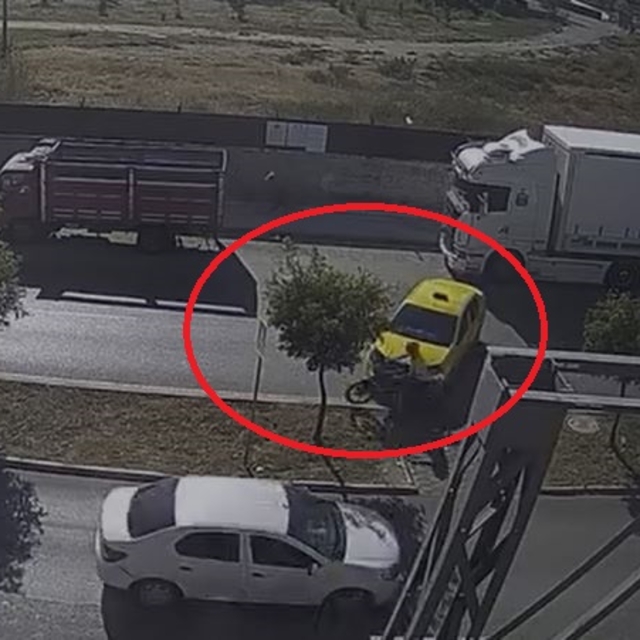 Yaya geçidinden geçmeye çalışan taksinin çarptığı motosiklet sürücüsü öldü