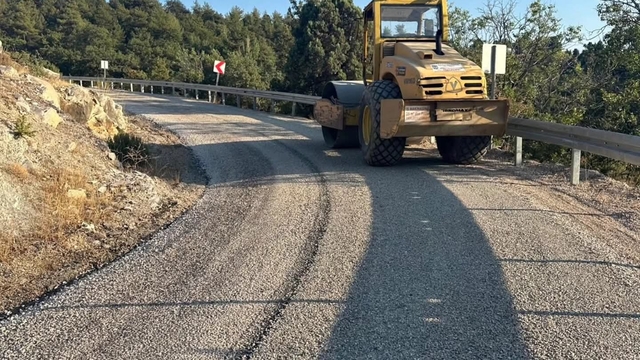 Nallıhan'da asfalt çalışması sürüyor
