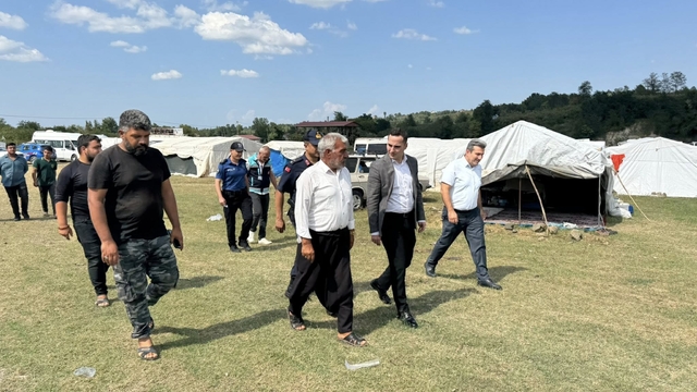 Salıpazarı Kaymakamı Beyazıt, mevsimlik tarım işçilerini ziyaret etti