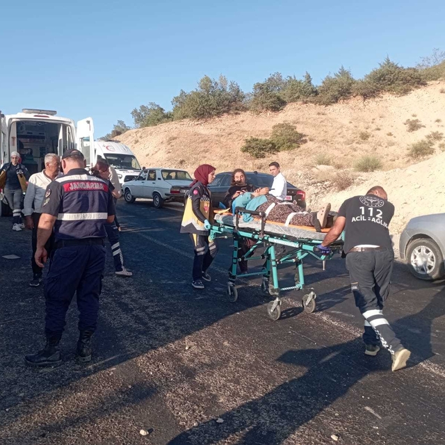 Adıyaman'da, tarım işçilerini taşıyan minibüs devrildi: 23 yaralı