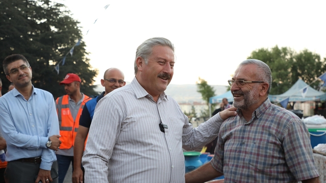 Başkan Palancıoğlu, Belsin'deki salça kaynatma hazırlığına katıldı