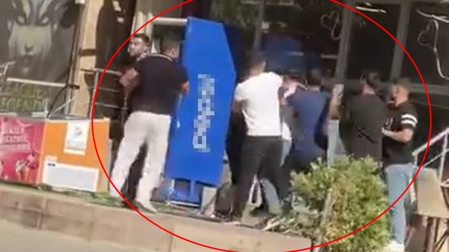 Siirt'te tekmeli, yumruklu kavga kamerada