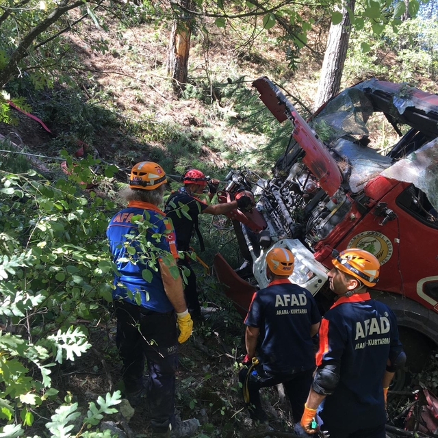 Orman yangınına giden arazöz uçuruma yuvarlandı; 1 şehit, 5 yaralı