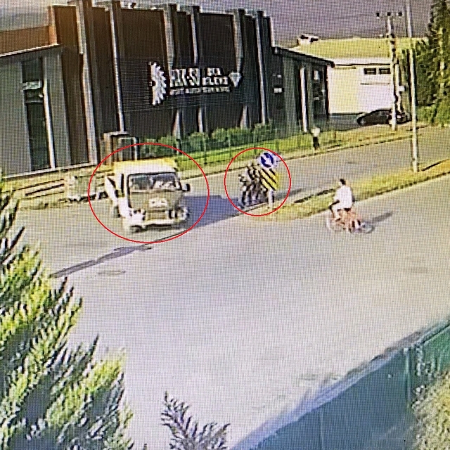 Dönüş yapan kamyonete çarpan motosikletin sürücüsü yaralandı