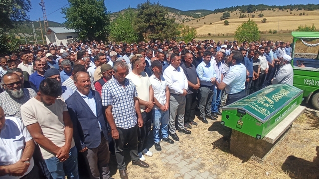 Tokat'ta traktör kazasında hayatını kaybeden kişi toprağa verildi