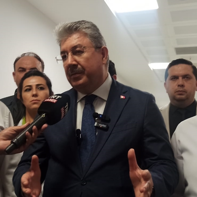 Osmaniye Valisi Yılmaz, kazada yaralanan işçileri ziyaret etti