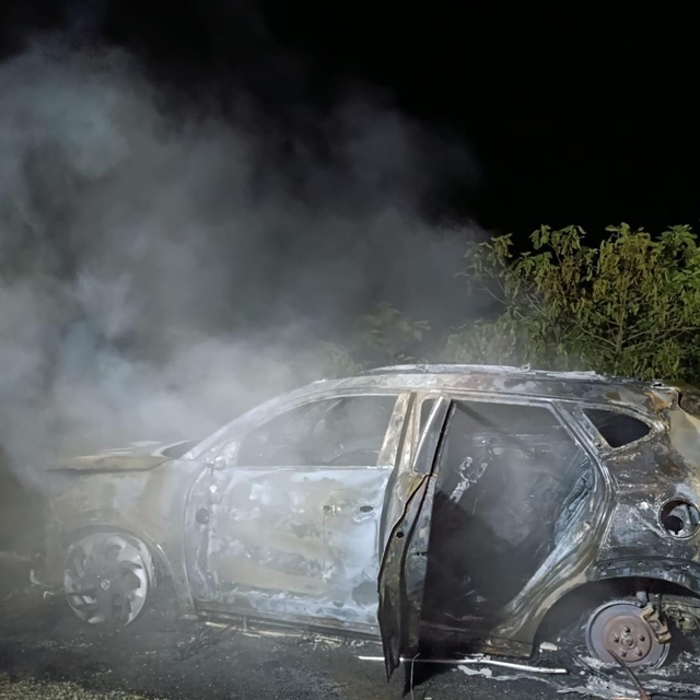 Seyir sırasında alev alan otomobil yandı