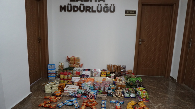 Çorum'da 3 markette ele geçirilen 424 son kullanma tarihi geçmiş ürüne el konuldu