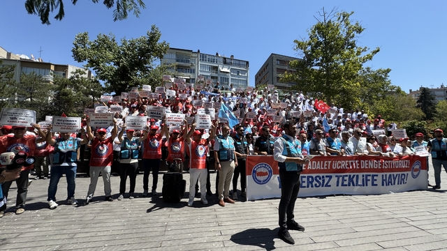 Memur-Sen üyeleri, Eskişehir'de eylem yaptı