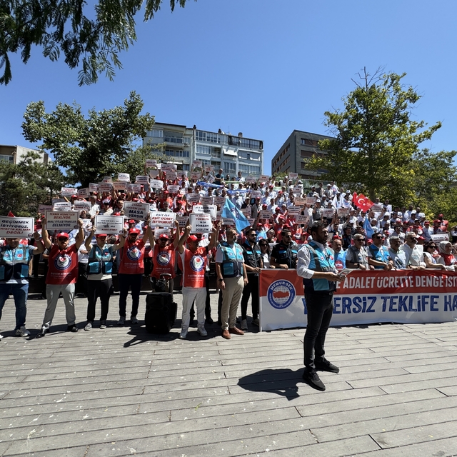 Memur-Sen üyeleri, Eskişehir'de eylem yaptı