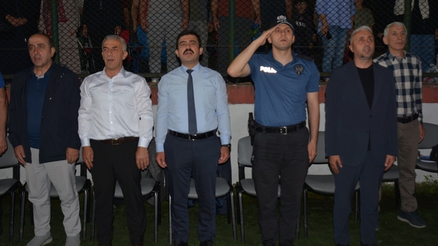 Çaykara'da düzenlenen futbol turnuvası sona erdi