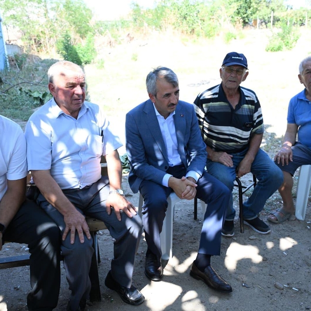 Edirne Valisi Sezer, orman yangınında evi yanan vatandaşlarla bir araya gel...