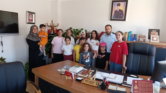 Çorum'da çocuklar, limonata satarak kazandıkları 10 bin 660 lirayı Filistinli akranlarına bağışladı