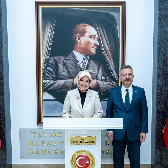 Aile ve Sosyal Hizmetler Bakan Yardımcısı Yenigün, Eskişehir Valisi Aksoy'u...