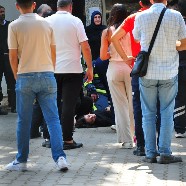 Manisa'da fabrikada kimyasal madde zehirlenmesi: 3 işçi hastaneye kaldırıld...