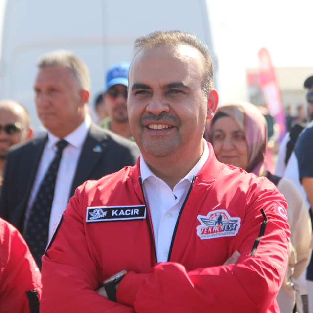 Bakan Kacır: TEKNOFEST'e 7'den 77'ye tüm milletimizi bekliyorum