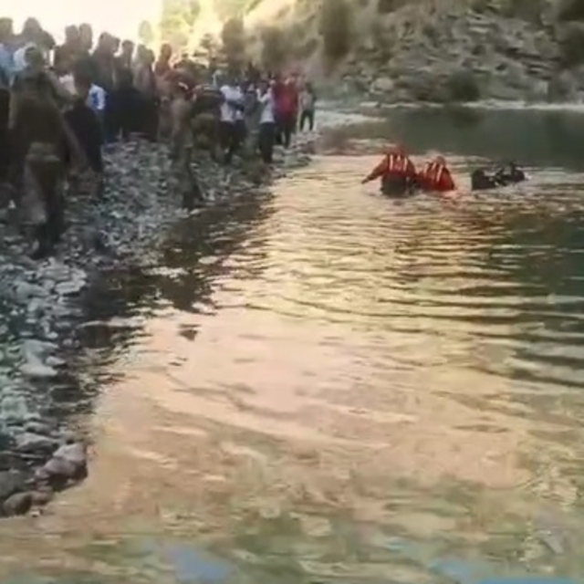 Bitlis'te derede balçığa saplanan genç boğuldu