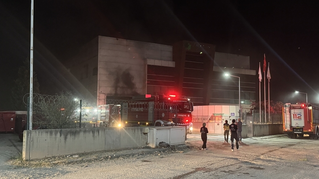 Kocaeli'de geri dönüşüm fabrikasında çıkan yangın söndürüldü