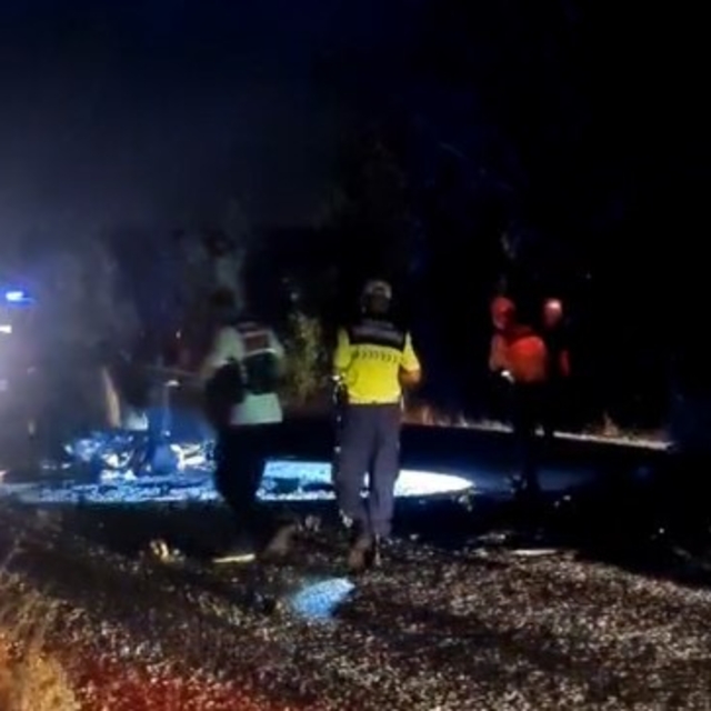 Çanakkale'de iki otomobil çarpıştı: 6 ölü (1)