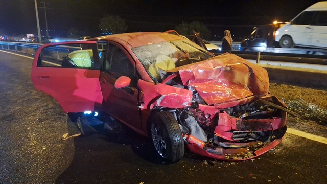 Samsun'da iki otomobilin çarpıştığı kazada 1'i ağır 8 kişi yaralandı