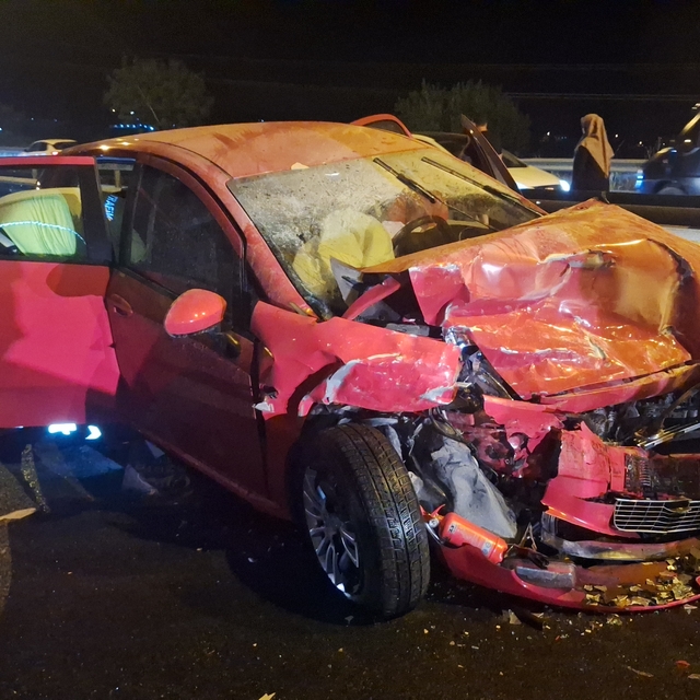 Samsun'da iki otomobilin çarpıştığı kazada 1'i ağır 8 kişi yaralandı